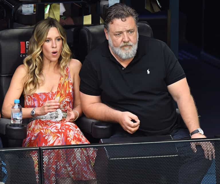Restaurant owner backs decision not to serve Russell Crowe and his girlfriend Restaurant owner backs decision not to serve Russell Crowe and his girlfriend
