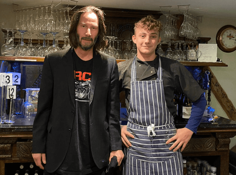 Pubgoers stunned after Keanu Reeves makes surprise visit to UK pub Pubgoers stunned after Keanu Reeves makes surprise visit to UK pub