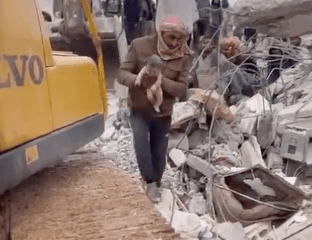 Harrowing moment baby rescued after being born under rubble of Monday’s earthquake Harrowing moment baby rescued after being born under rubble of Monday’s earthquake