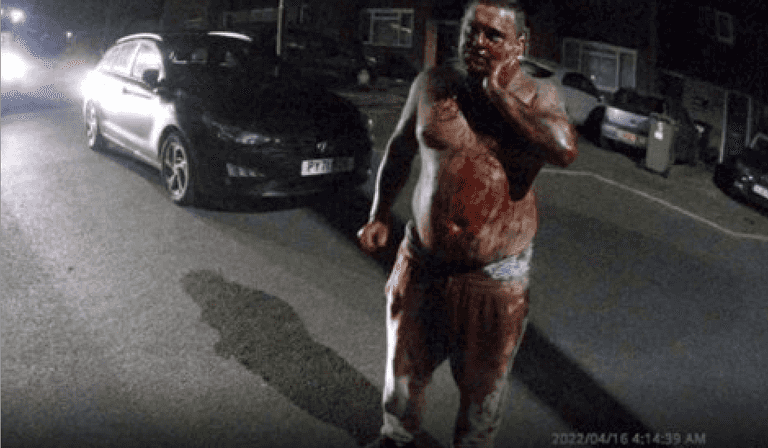 Terrifying pictures show moment victim stabbed in the neck approaches police covered in blood Terrifying pictures show moment victim stabbed in the neck approaches police covered in blood