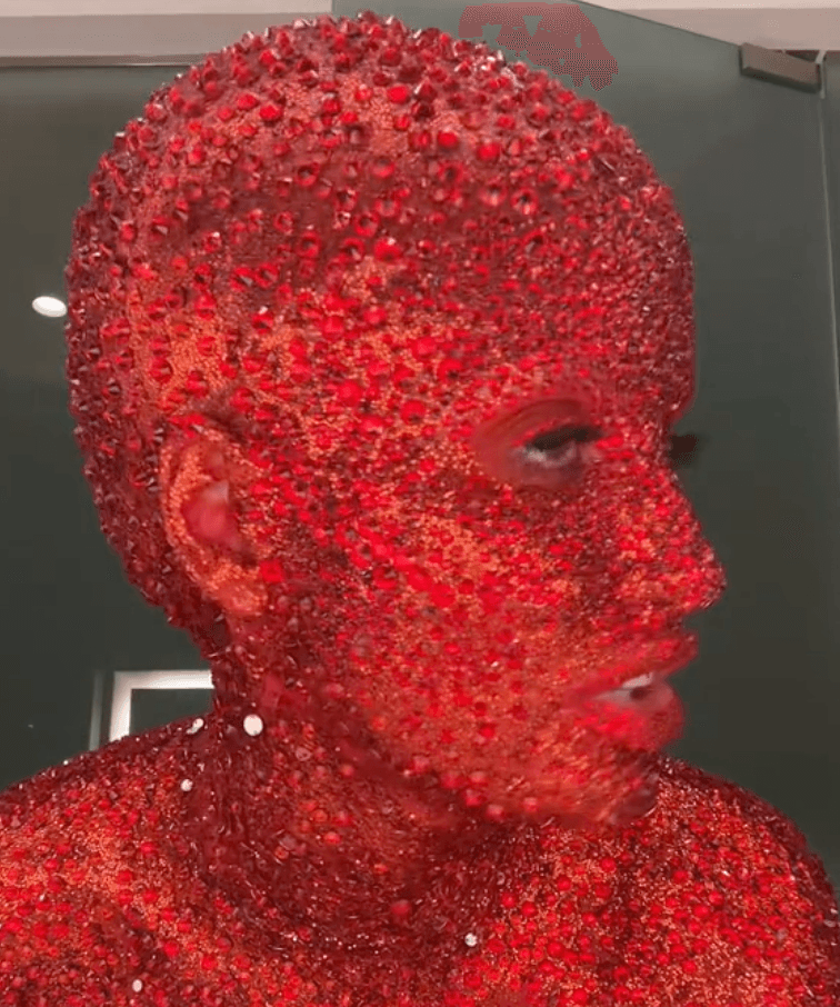 Influencer left in serious pain after recreating Doja Cat’s iconic fashion show look