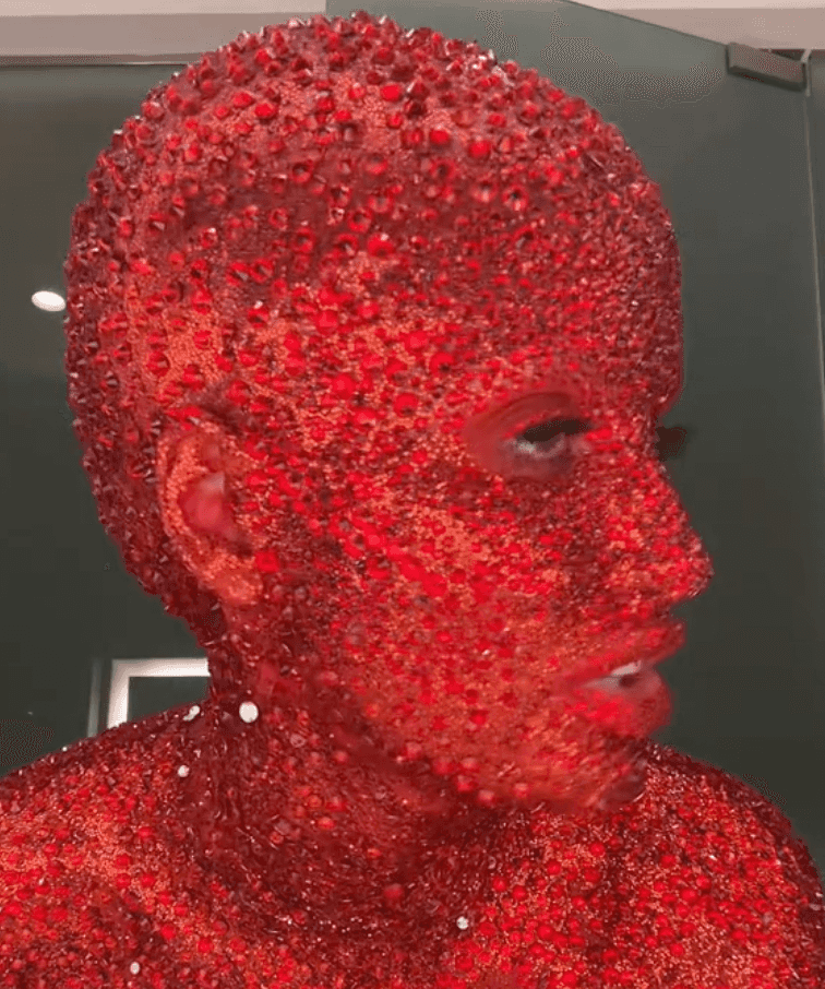 Influencer left in serious pain after recreating Doja Cat’s iconic fashion show look Influencer left in serious pain after recreating Doja Cat’s iconic fashion show look