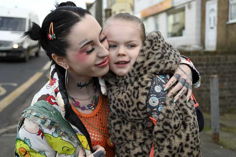 Mum abused for ‘inappropriate’ and ‘too revealing’ outfits she wears on school run Mum abused for ‘inappropriate’ and ‘too revealing’ outfits she wears on school run