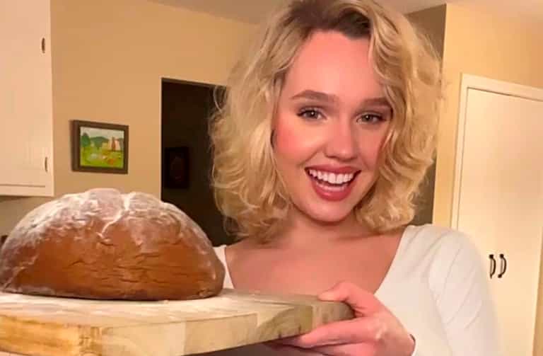 ‘I’m a traditional housewife and love spending hours cooking and cleaning for my husband’ ‘I’m a traditional housewife and love spending hours cooking and cleaning for my husband’