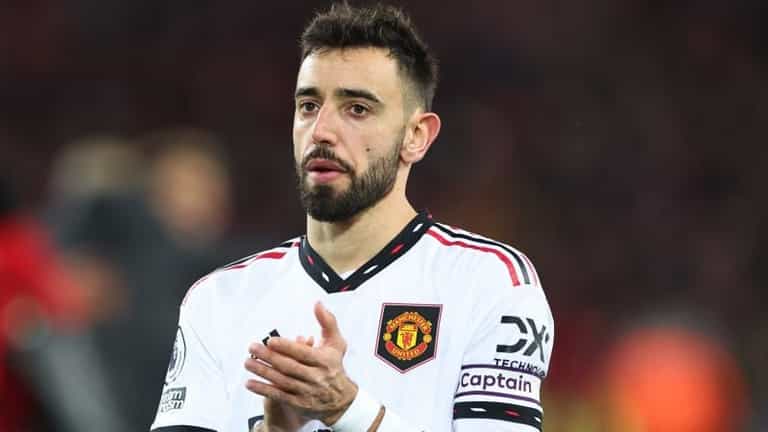 Gary Neville tears into “embarrassing” Bruno Fernandes while Roy Keane offers one crumb of comfort Gary Neville tears into “embarrassing” Bruno Fernandes while Roy Keane offers one crumb of comfort