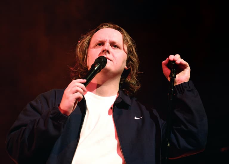 Lewis Capaldi issues concerning health update Lewis Capaldi issues concerning health update