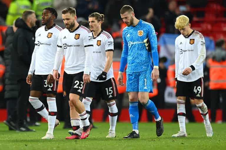 Roy Keane offers merciless suggestion to senior United stars after Anfield humiliation Roy Keane offers merciless suggestion to senior United stars after Anfield humiliation