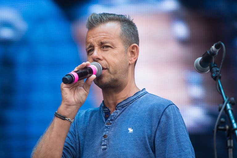 90s presenter Pat Sharp reduces woman to tears with joke about her breasts 90s presenter Pat Sharp reduces woman to tears with joke about her breasts