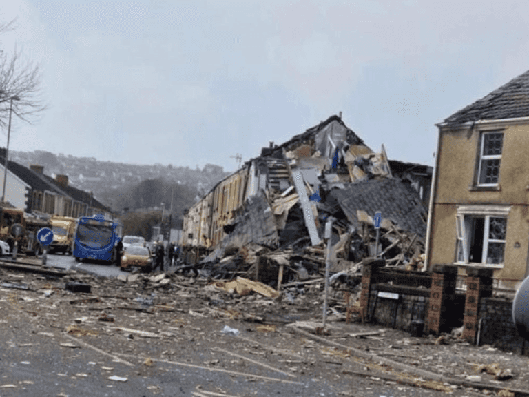 ‘Major incident declared’ as house collapses in suspected gas explosion ‘Major incident declared’ as house collapses in suspected gas explosion