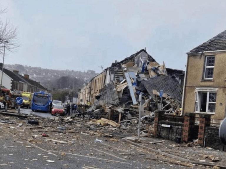 ‘Major incident declared’ as house collapses in suspected gas explosion ‘Major incident declared’ as house collapses in suspected gas explosion