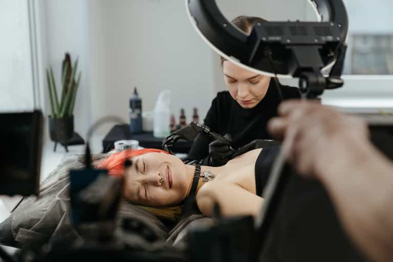 Woman who asked tattoo artist to give her freckles horrified by results Woman who asked tattoo artist to give her freckles horrified by results