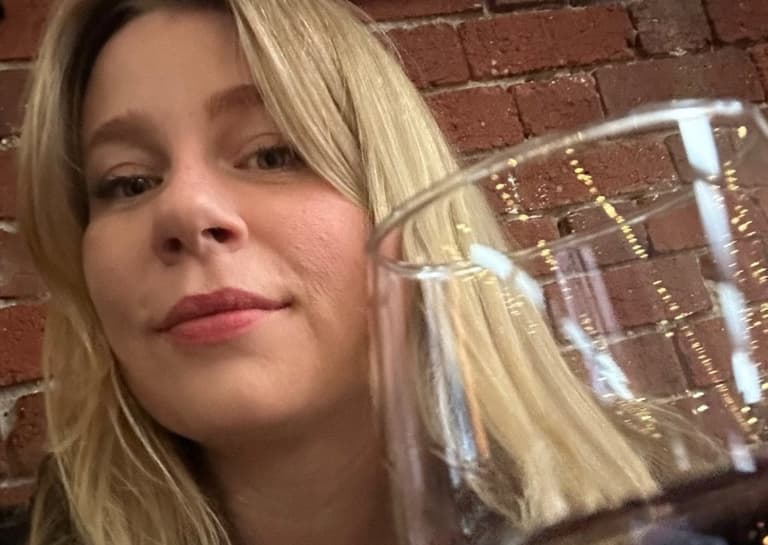 Woman shares genius hack that allows you to sneak wine into festivals using hollowed-out loaves of bread Woman shares genius hack that allows you to sneak wine into festivals using hollowed-out loaves of bread