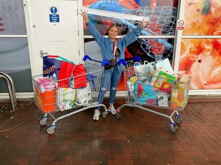 Woman on Universal Credit now makes £10k a month on OnlyFans and used first paycheck to support foodbank Woman on Universal Credit now makes £10k a month on OnlyFans and used first paycheck to support foodbank