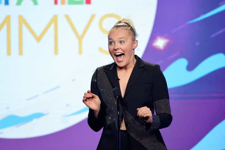 JoJo Siwa says she can’t have sex like ‘normal’ teenagers because of her fame JoJo Siwa says she can’t have sex like ‘normal’ teenagers because of her fame