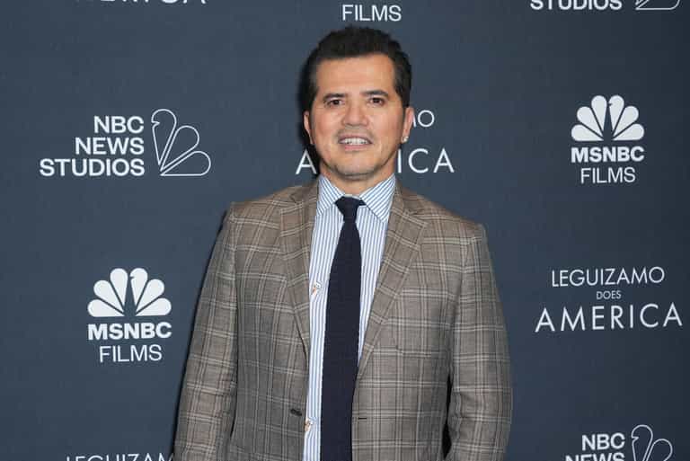 John Leguizamo says he tips waiters and valets with $100 bills as it’s not right to tip less John Leguizamo says he tips waiters and valets with $100 bills as it’s not right to tip less