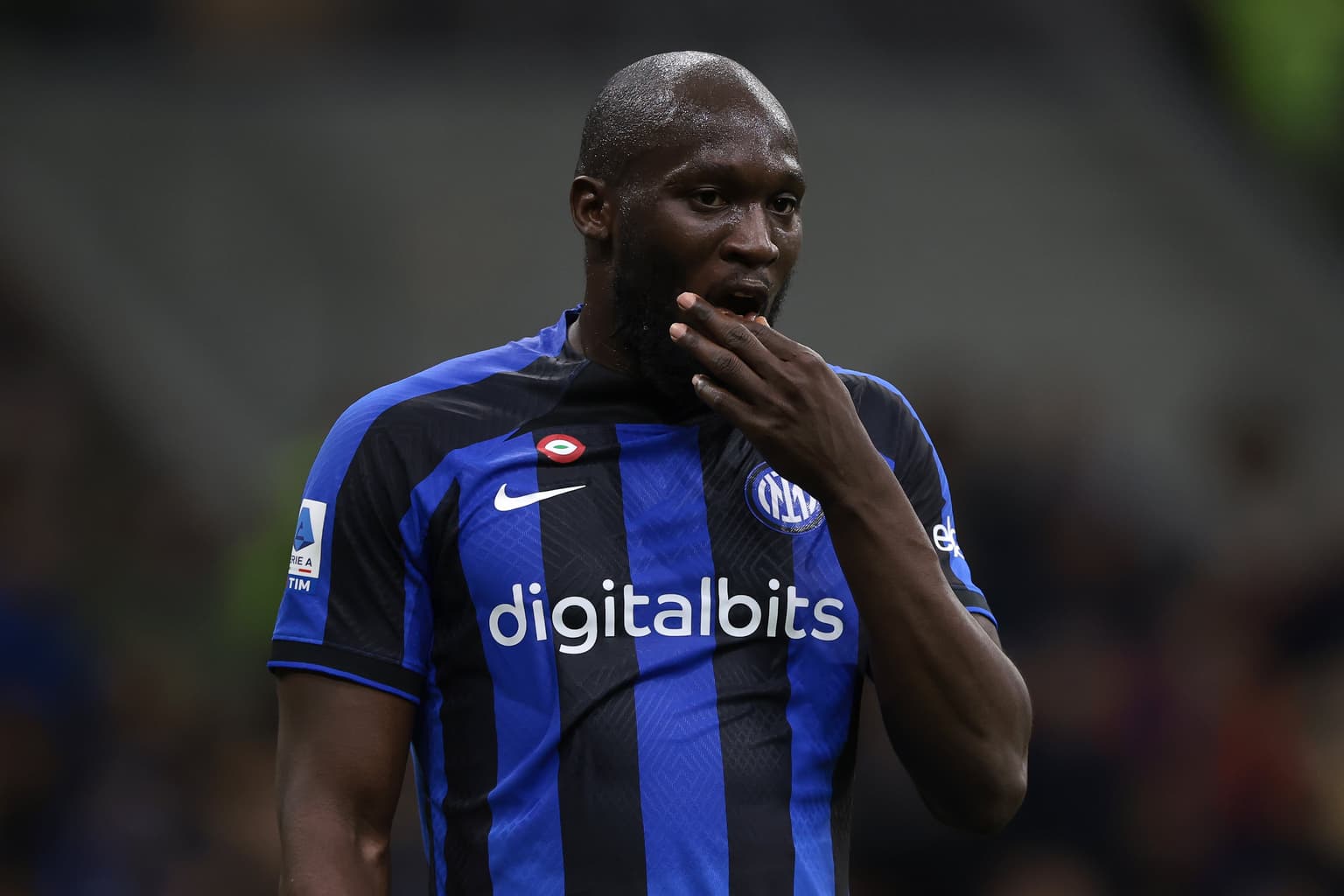 Romelu Lukaku forced to separate two Inter teammates in training ground bust-up
