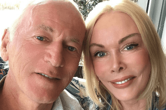Billionaires heartbroken after being forced to sell luxury items that don’t fit into new $28m mansion Billionaires heartbroken after being forced to sell luxury items that don’t fit into new $28m mansion