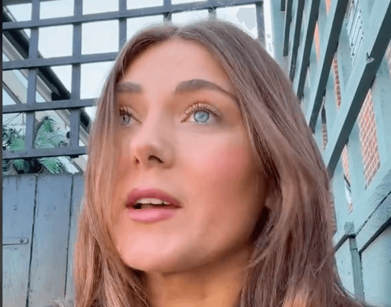 TikToker bursts into tears after strangers refuse her offer to pay for their groceries TikToker bursts into tears after strangers refuse her offer to pay for their groceries