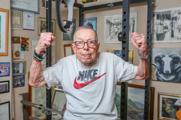 Britain’s strongest pensioner breaks world weightlifting record – aged 86 Britain’s strongest pensioner breaks world weightlifting record – aged 86