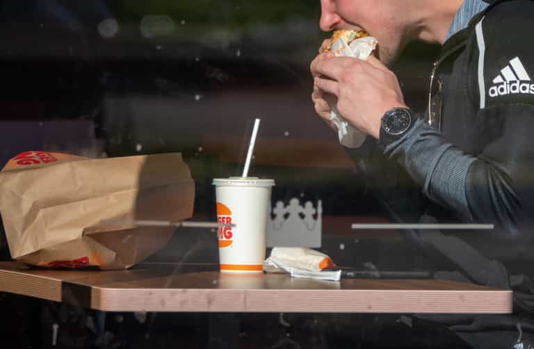 Burger King selling Chicken Royales for £1 across the UK for one day only Burger King selling Chicken Royales for £1 across the UK for one day only