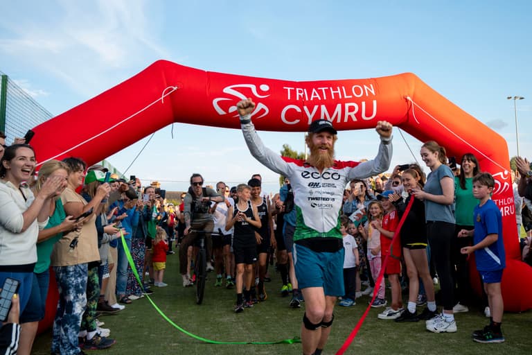 Sean Conway completes world record-breaking 102 Ironman distance triathlons back-to-back Sean Conway completes world record-breaking 102 Ironman distance triathlons back-to-back