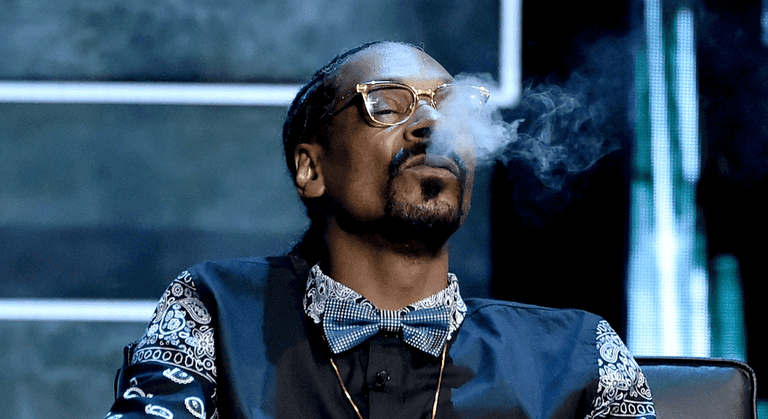Snoop Dogg’s professional blunt roller will be out of a job after rapper ‘quits smoke’ Snoop Dogg’s professional blunt roller will be out of a job after rapper ‘quits smoke’