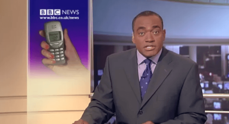 People are losing it at how they reported the release of camera phones in 2001 People are losing it at how they reported the release of camera phones in 2001