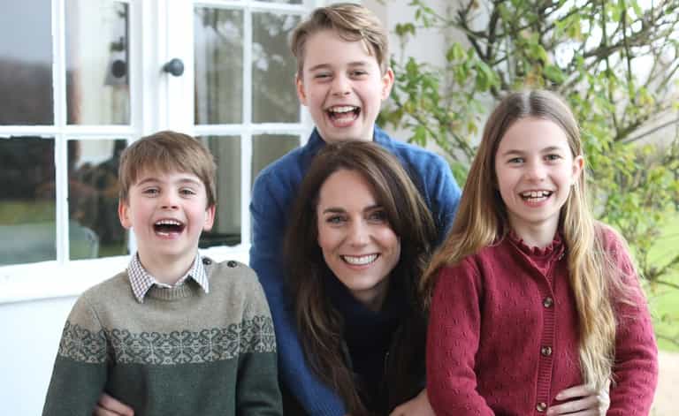 Kate Middleton apologises for ‘confusion’ after ‘editing’ Mother’s Day photograph Kate Middleton apologises for ‘confusion’ after ‘editing’ Mother’s Day photograph