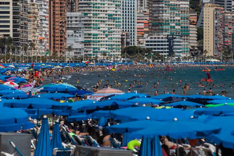 UK tourists face £1,000 fines over new beach rules in Benidorm UK tourists face £1,000 fines over new beach rules in Benidorm