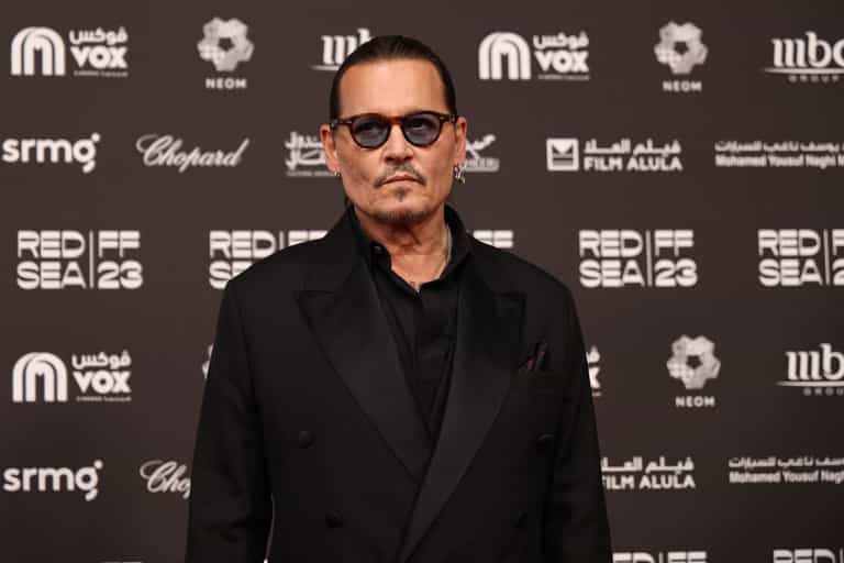 Johnny Depp gave his entire movie salary to Heath Ledger’s daughter Johnny Depp gave his entire movie salary to Heath Ledger’s daughter