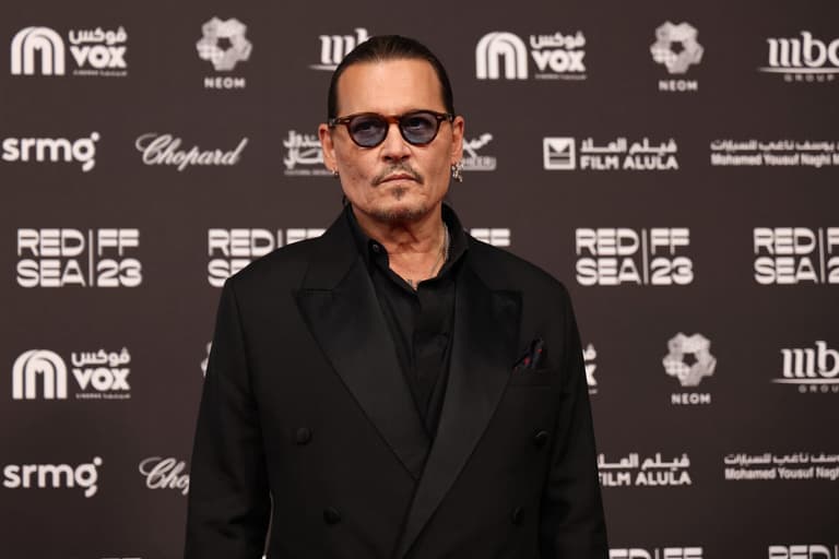 Johnny Depp gave his entire movie salary to Heath Ledger’s daughter Johnny Depp gave his entire movie salary to Heath Ledger’s daughter