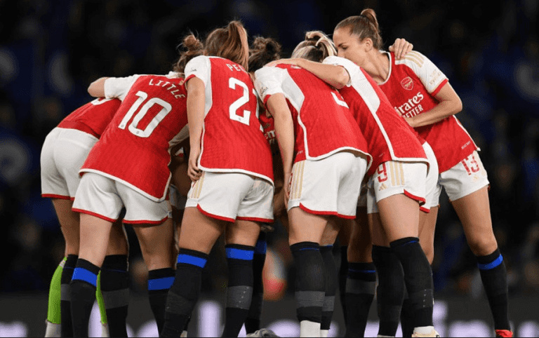 Arsenal women wear Chelsea socks in match after bizarre kit clash Arsenal women wear Chelsea socks in match after bizarre kit clash