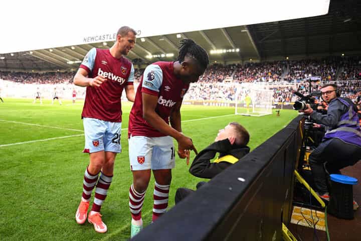 Newcastle ball-boy completely ruins West Ham star’s goal celebration Newcastle ball-boy completely ruins West Ham star’s goal celebration