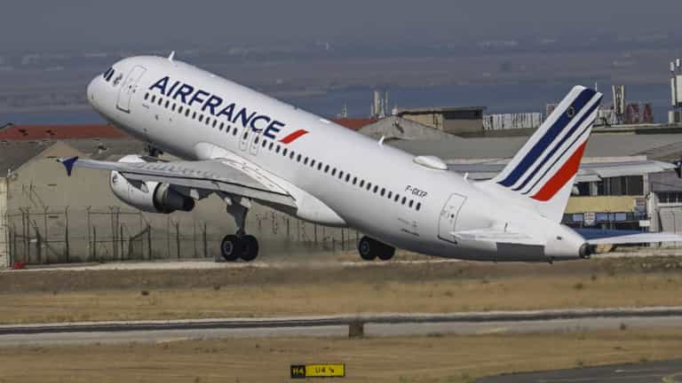 Haunting final words of pilot before plane crashed killing 228 people confirmed Haunting final words of pilot before plane crashed killing 228 people confirmed