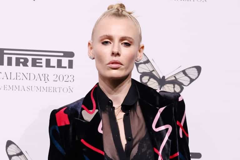 Model issues warning after losing both legs to toxic shock Model issues warning after losing both legs to toxic shock