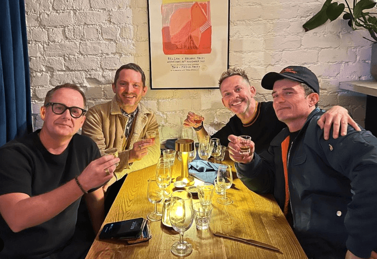 Lord of the Rings cast leave staff ‘gobsmacked’ as they reunite at UK restaurant Lord of the Rings cast leave staff ‘gobsmacked’ as they reunite at UK restaurant