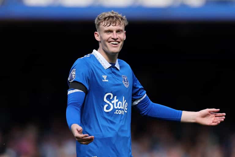 Man Utd make £45m offer for Jarrad Branthwaite while Everton claim he is not for sale Man Utd make £45m offer for Jarrad Branthwaite while Everton claim he is not for sale