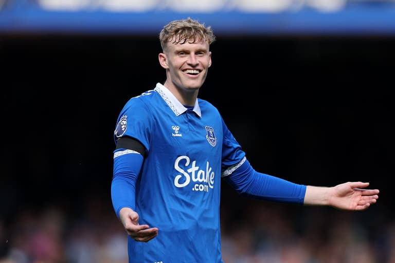 Man Utd make £45m offer for Jarrad Branthwaite while Everton claim he is not for sale Man Utd make £45m offer for Jarrad Branthwaite while Everton claim he is not for sale