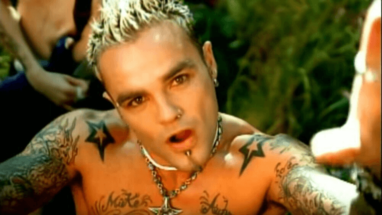 Crazy Town singer Shifty Shellshock dies aged 49 Crazy Town singer Shifty Shellshock dies aged 49