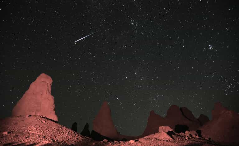 Meteor shower set to light up UK sky tonight with 25 shooting stars per hour Meteor shower set to light up UK sky tonight with 25 shooting stars per hour