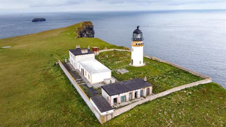 Lighthouse buildings for sale on uninhabited island in Scotland Lighthouse buildings for sale on uninhabited island in Scotland