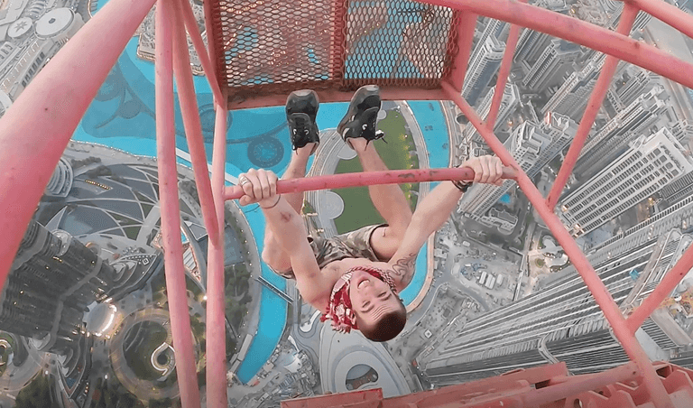 Free climber didn’t know crane was covered in grease before hanging from top Free climber didn’t know crane was covered in grease before hanging from top