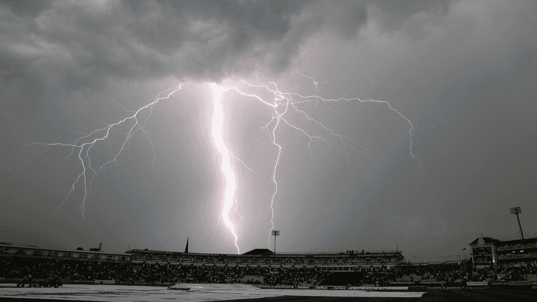 Yellow weather warning issued for thunderstorms across the UK as temperatures hit 30C Yellow weather warning issued for thunderstorms across the UK as temperatures hit 30C
