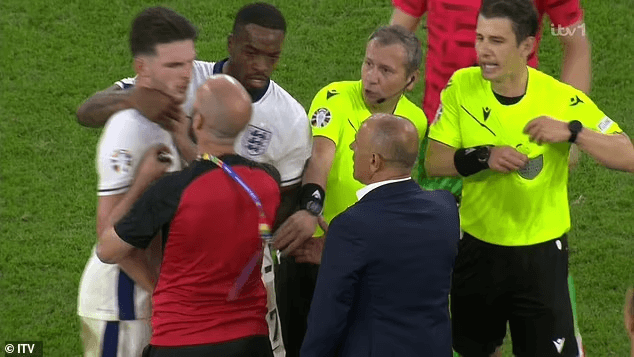 Lip reader reveals Declan Rice’s rant at Slovakian manager Lip reader reveals Declan Rice’s rant at Slovakian manager