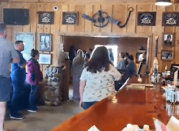 Europeans baffled after realising what Americans do in restaurants when their national anthem plays