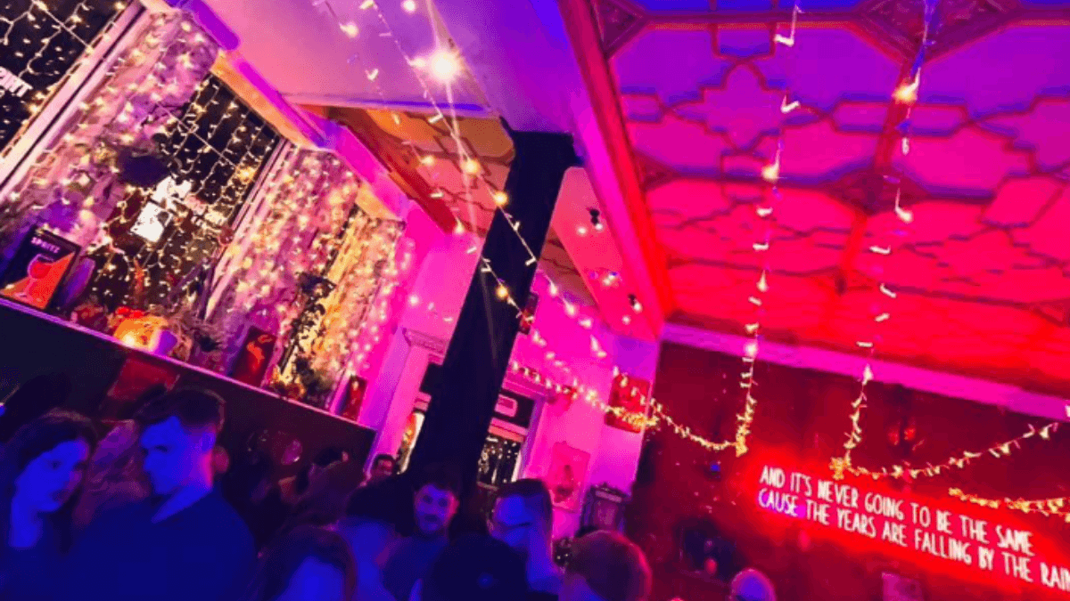 Popular bar issues warning to drinkers after bathroom discovery