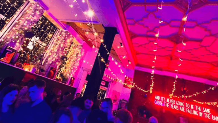 Popular bar issues warning to drinkers after bathroom discovery Popular bar issues warning to drinkers after bathroom discovery