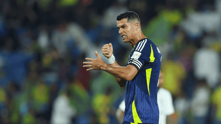 Cristiano Ronaldo storms off pitch and refuses to collect medal after Al-Nassr defeat Cristiano Ronaldo storms off pitch and refuses to collect medal after Al-Nassr defeat