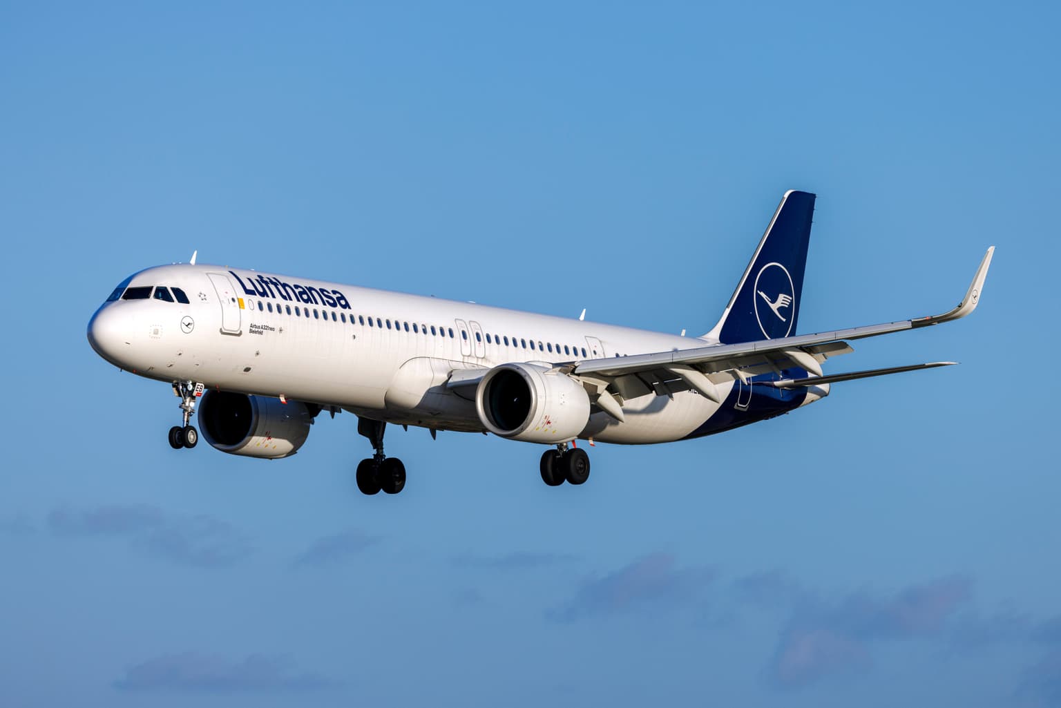 Airline hit with record fine after barring Jewish passengers