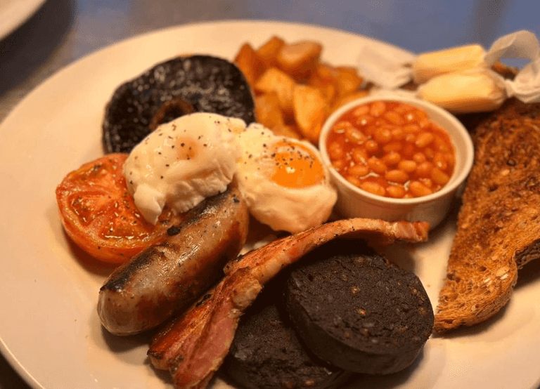 Pub hits back after angry customers slam being charged £25 for Full English Pub hits back after angry customers slam being charged £25 for Full English